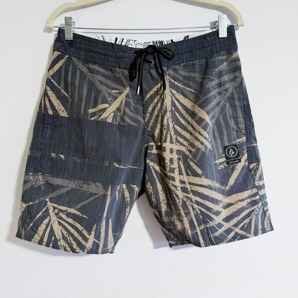 Volcom Other - Volcom - Slingers Palm Leaf Board Shorts